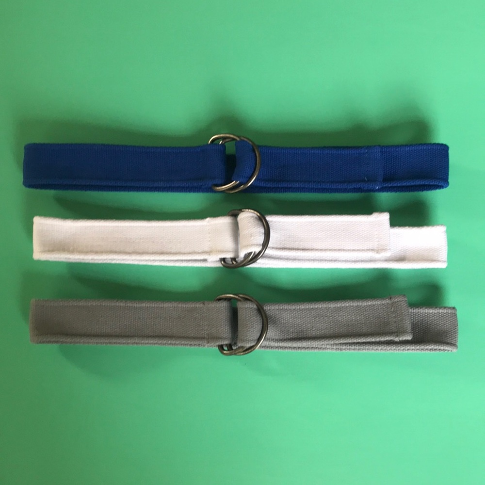 Casual belts in blue, white, grey.